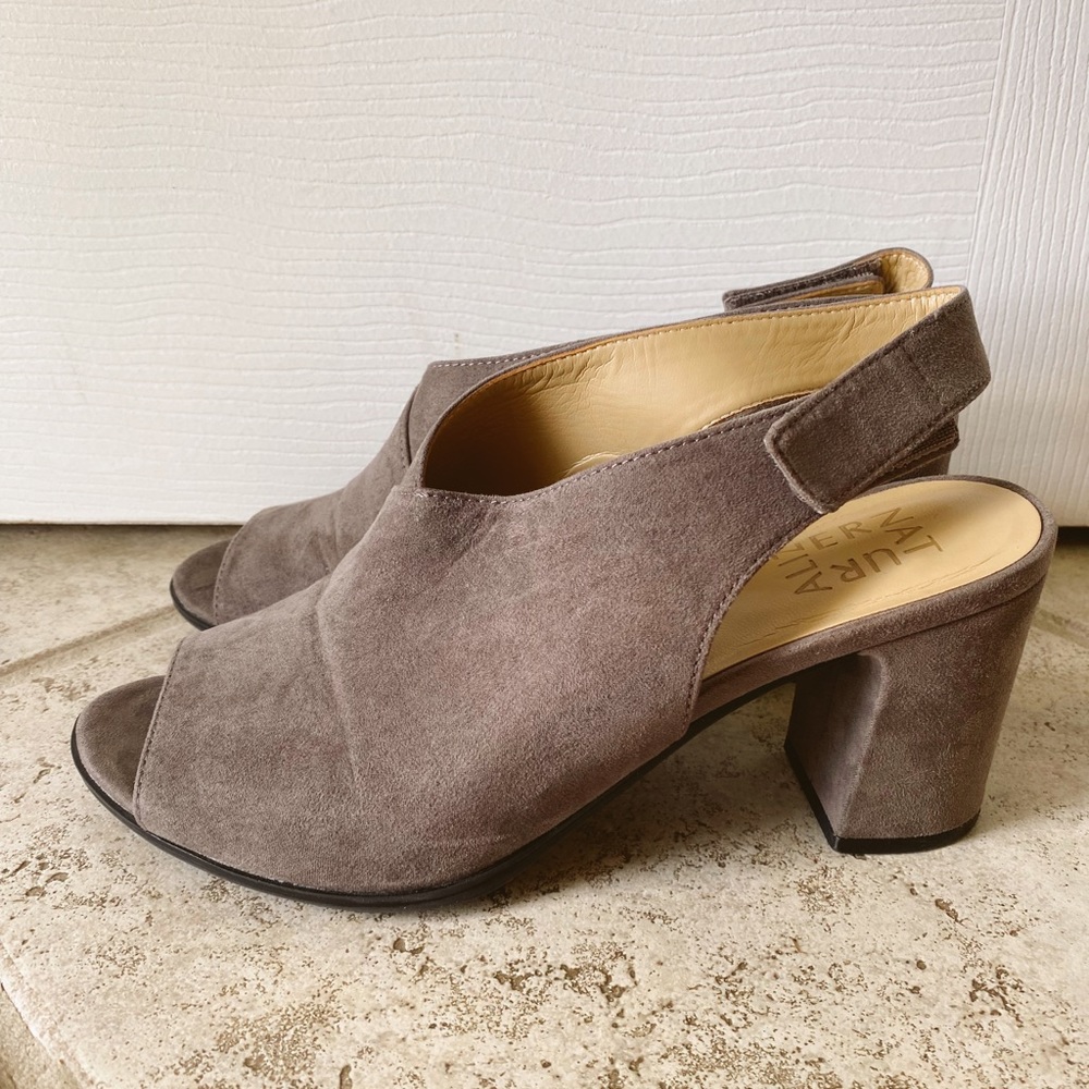 NWOT Size 8.5 Naturalizer Suede Slingbacks